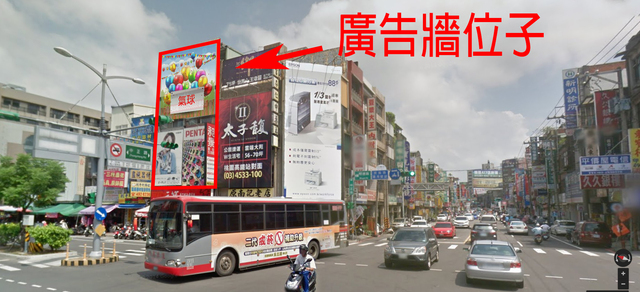 中壢廣告牆NOVA看板人潮多新明市場中壢夜市明德路看板